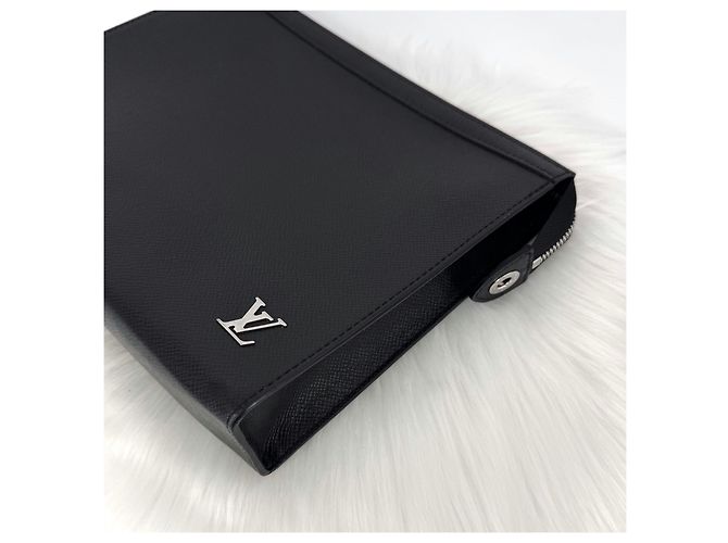 Clutch Louis Vuitton Taiga Black Nero - vista 4