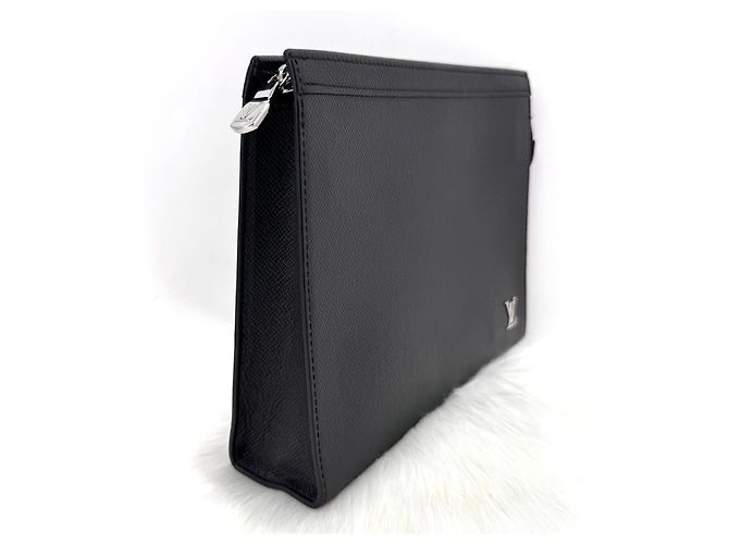 Clutch Louis Vuitton Taiga Black Nero - vista 7