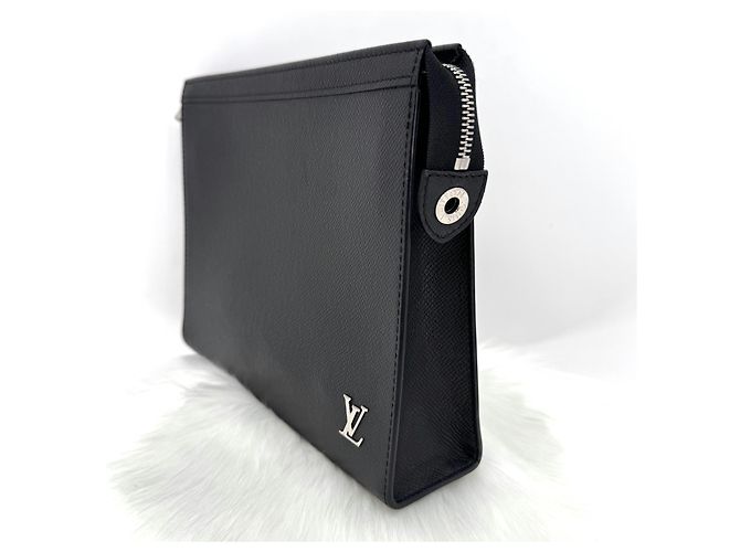 Clutch Louis Vuitton Taiga Black Nero - vista 8