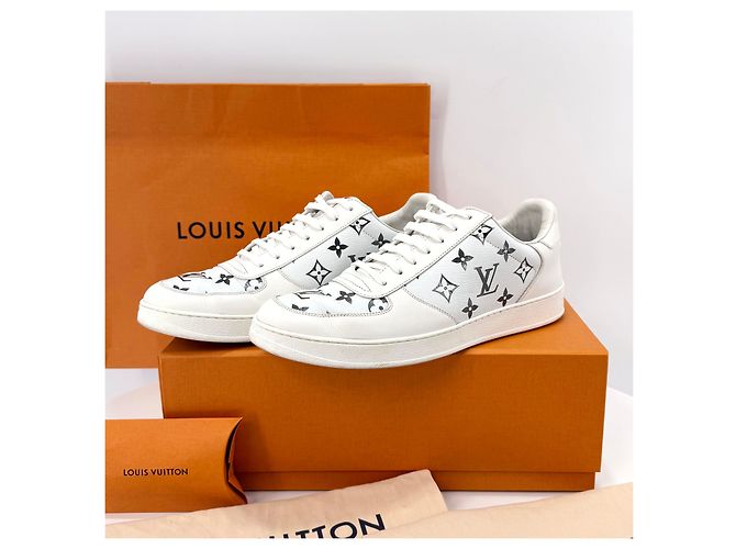 Louis Vuitton Sneakers Monogram Rivoli Bianco - vista 3