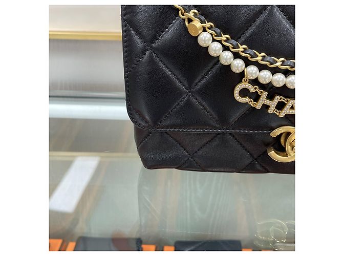 Chanel Borsa con patta e catena con logo di perle Nero Oro - vista 5