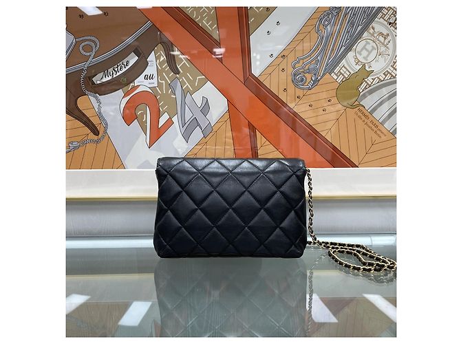 Chanel Borsa con patta e catena con logo di perle Nero Oro - vista 7