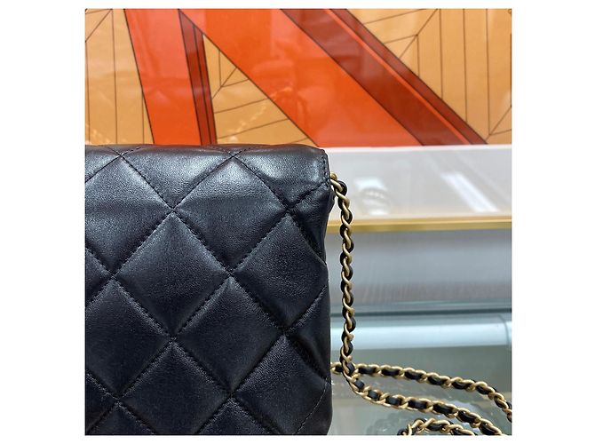 Chanel Borsa con patta e catena con logo di perle Nero Oro - vista 8