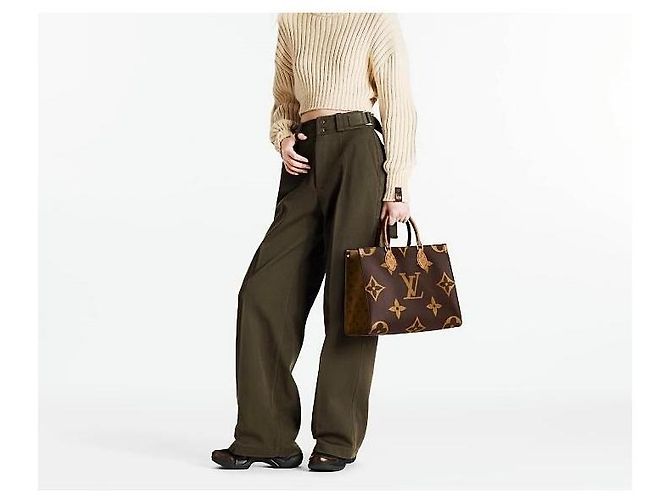 Louis Vuitton OnTheGo MM Monogram Negro - vista 14