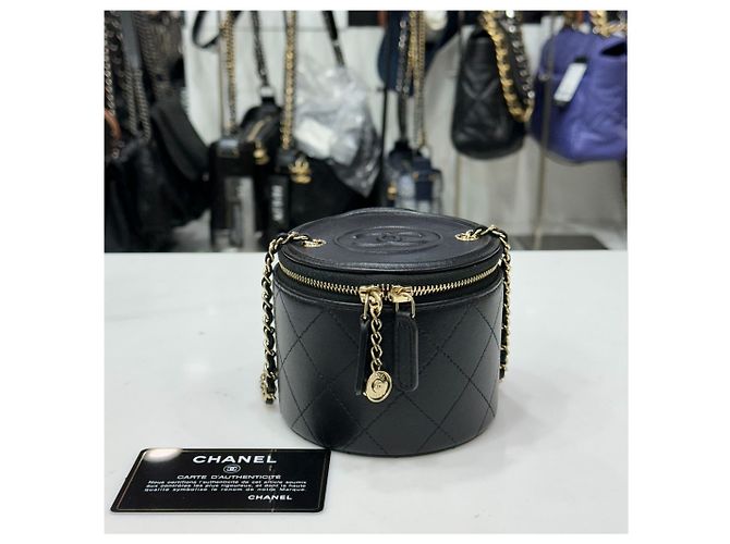 Chanel Piccola Vanity Rotonda in Agnello Nero Placcata Oro - vista 3
