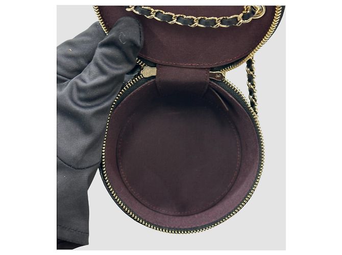 Chanel Piccola Vanity Rotonda in Agnello Nero Placcata Oro - vista 7