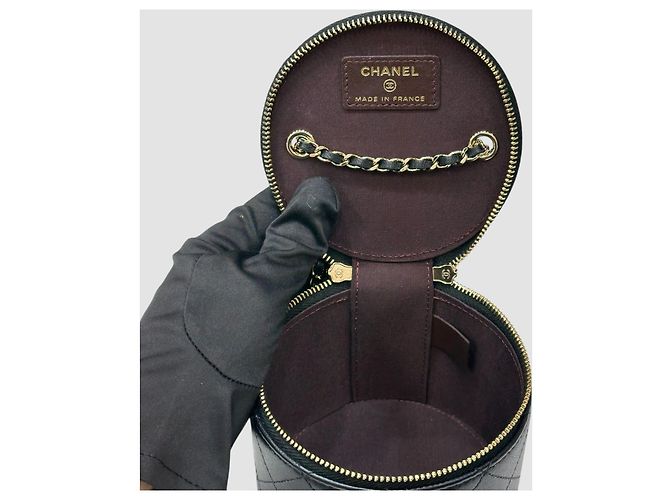 Chanel Piccola Vanity Rotonda in Agnello Nero Placcata Oro - vista 8