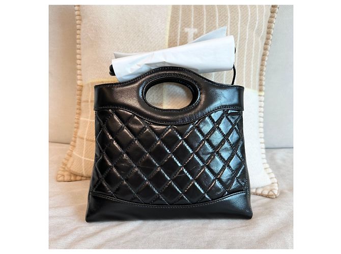 Chanel Bolso New Mini con Chip Interno Crossbody Negro Oro - vista 4