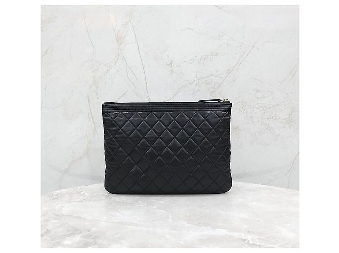 Chanel Boy Clutch aus Lammleder, Schwarz, Goldton, Größe Medium - Ansicht 3