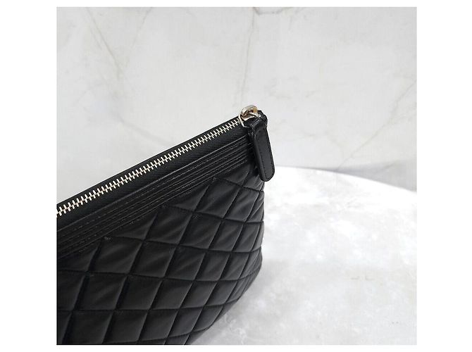 Chanel Boy Clutch aus Lammleder, Schwarz, Goldton, Größe Medium - Ansicht 5