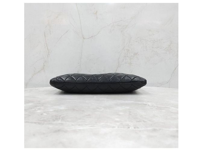 Chanel Boy Clutch aus Lammleder, Schwarz, Goldton, Größe Medium - Ansicht 6
