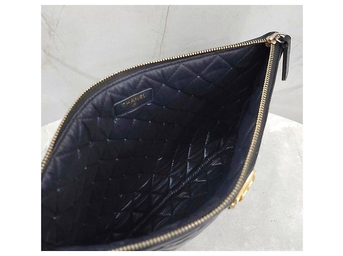 Chanel Boy Clutch aus Lammleder, Schwarz, Goldton, Größe Medium - Ansicht 8