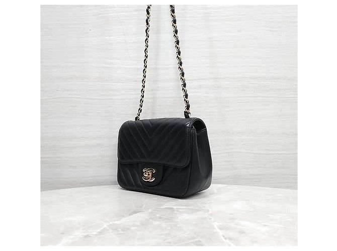 Chanel Petit Sac Mini Flap Bag Chevron Cross Black Gold Hardware Series Nero - vista 2