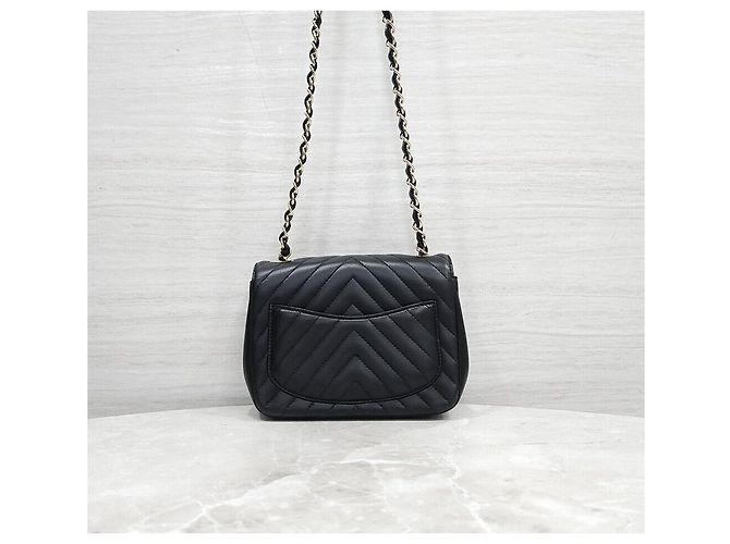 Chanel Petit Sac Mini Flap Bag Chevron Cross Black Gold Hardware Series Nero - vista 3