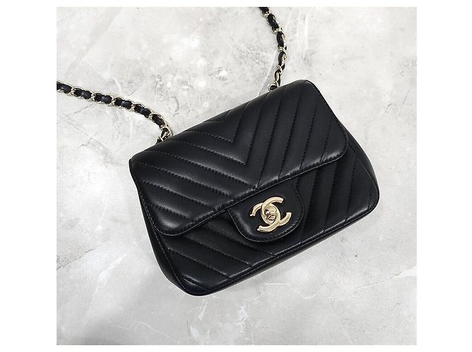 Chanel Petit Sac Mini Flap Bag Chevron Cross Black Gold Hardware Series Nero - vista 4