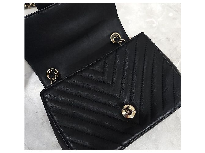 Chanel Petit Sac Mini Flap Bag Chevron Cross Black Gold Hardware Series Nero - vista 5