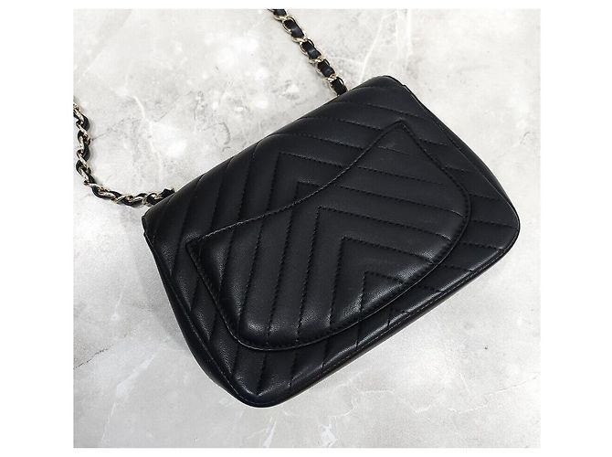 Chanel Petit Sac Mini Flap Bag Chevron Cross Black Gold Hardware Series Nero - vista 6