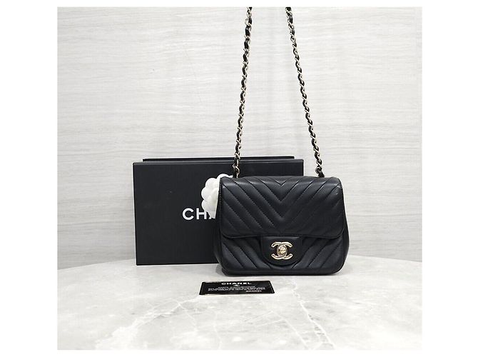 Chanel Petit Sac Mini Flap Bag Chevron Cross Black Gold Hardware Series Nero - vista 9