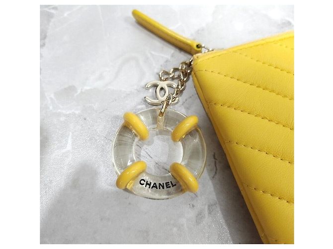 Chanel Clutch Chevron Medium Gialla con finiture dorate - vista 6