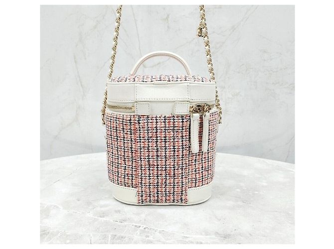 Vanity Chanel Beauty case in tweed con logo CC Argento - vista 3