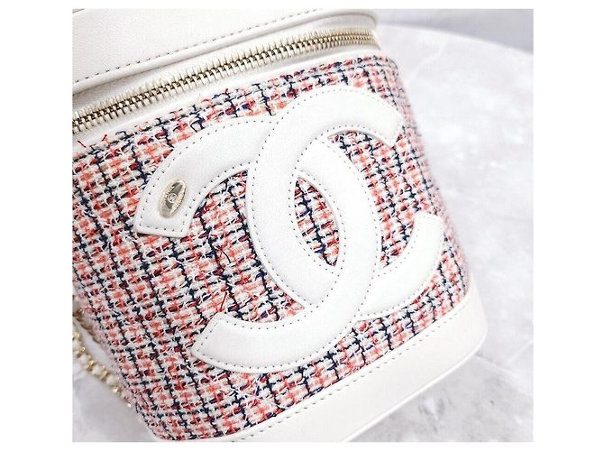Vanity Chanel Beauty case in tweed con logo CC Argento - vista 5