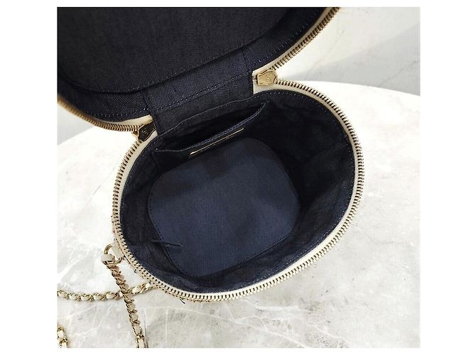 Vanity Chanel Beauty case in tweed con logo CC Argento - vista 7