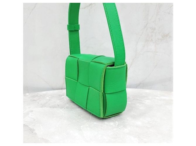 Bottega Veneta Mini Cassette Bag Intrecciato verde - vista 2