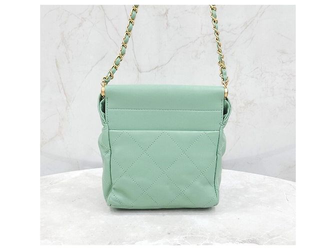 Chanel Nuova borsa bucket piccola in agnello color menta Verde - vista 3