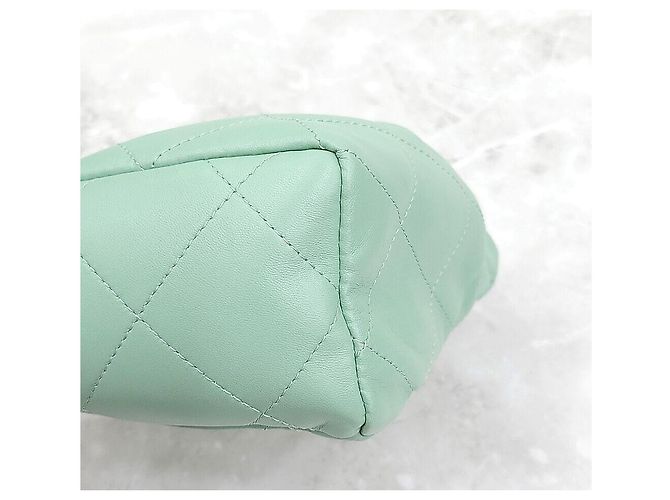 Chanel Nuova borsa bucket piccola in agnello color menta Verde - vista 5