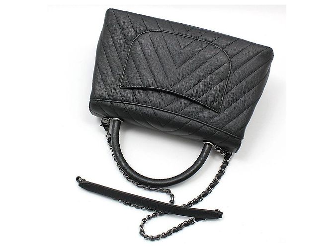 Borsa a Spalla Chanel Coco Handle Medium in Caviar Chevron Grigio Scuro Argento Marrone - vista 4