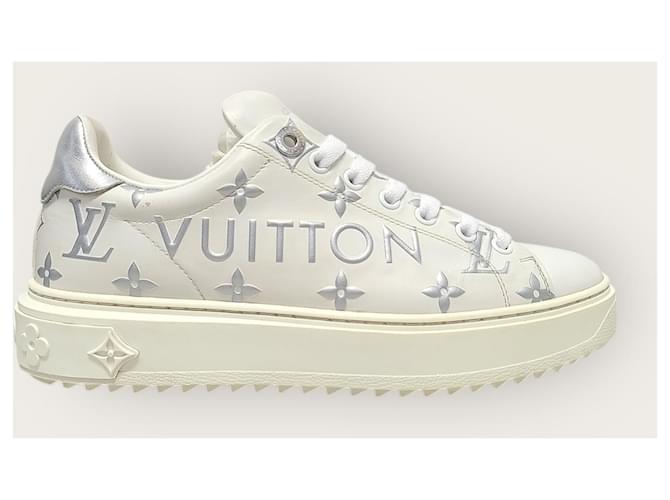 Louis Vuitton Sneakers Timeout con Logo Bianco e Argento - vista 2