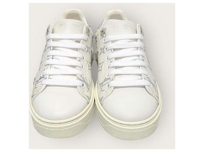Louis Vuitton Sneakers Timeout con Logo Bianco e Argento - vista 6