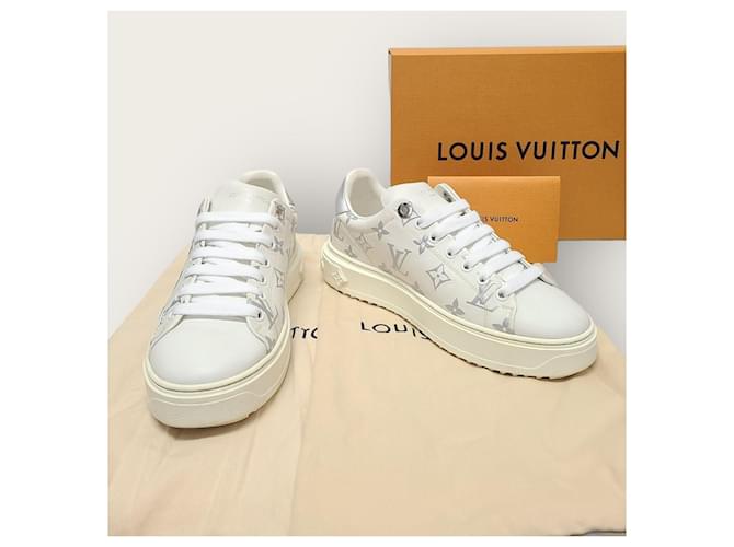 Louis Vuitton Sneakers Timeout con Logo Bianco e Argento - vista 8
