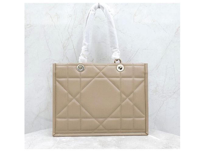 Dior Nuova Borsa Tote Essential in Pelle Arancione - vista 3