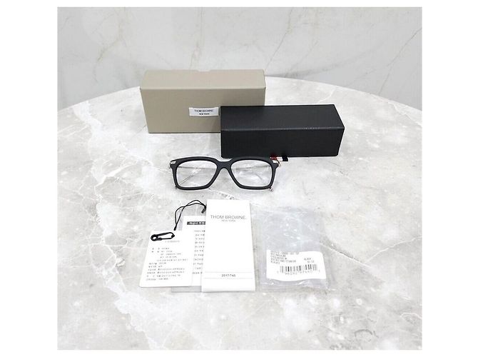 Thom Browne Neue Brille aus mattem Titan - Ansicht 8