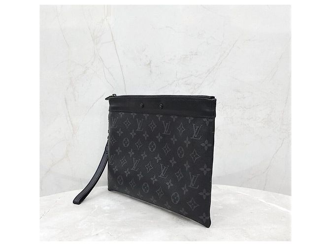 Louis Vuitton Clutch Eclipse Monogram Pochette To Go Preto - vista 2