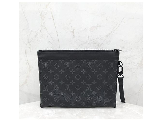 Louis Vuitton Clutch Eclipse Monogram Pochette To Go Preto - vista 3