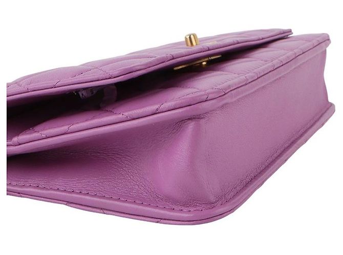 Chanel Bolsa transversal Classic WOC em pele de cordeiro com corrente de bolas dourada Roxo - vista 5