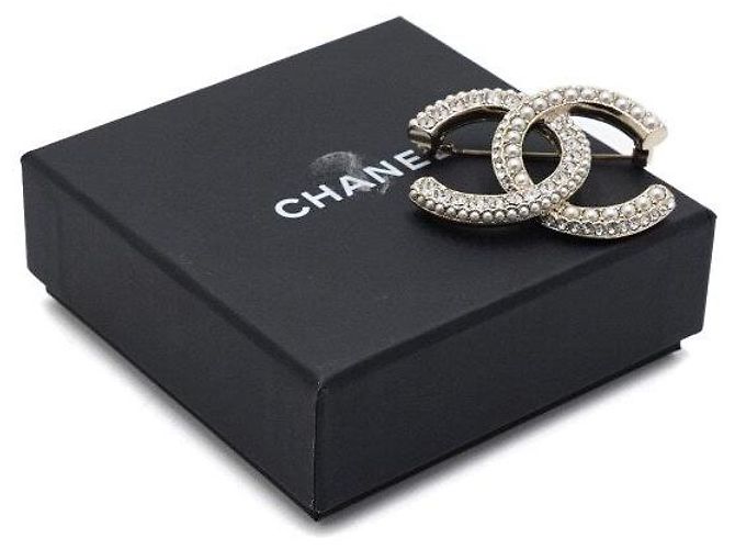 Chanel Gold Crystal Pearl CC Logo Brosche - Ansicht 5