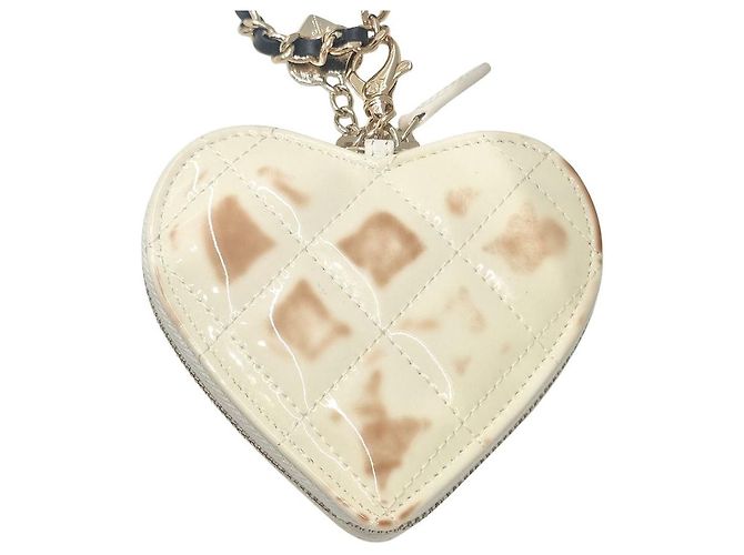 Chanel Borsa a tracolla con catena a cuore in vernice Bianco - vista 2