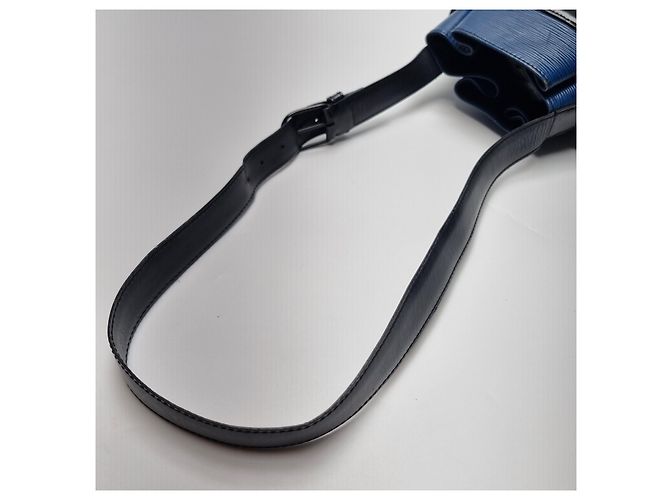Louis Vuitton Borsa a Spalla Epi PM Bucket Bag (Grade Blue Black) - vista 15