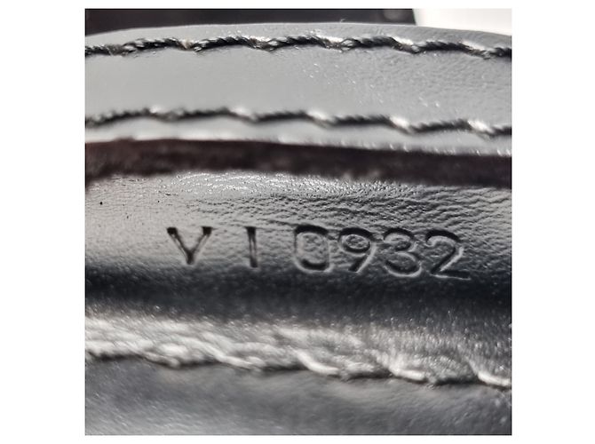 Louis Vuitton Borsa a Spalla Epi PM Bucket Bag (Grade Blue Black) - vista 21