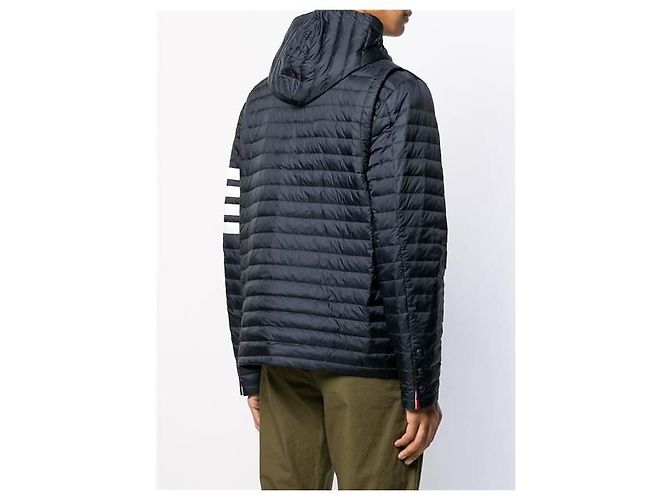Thom Browne Jaqueta de pluma leve com capuz e braçadeira diagonal Preto - vista 4