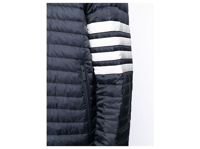Thom Browne Jaqueta de pluma leve com capuz e braçadeira diagonal Preto - vista 5