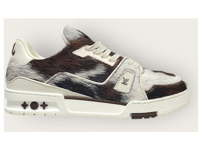 Louis Vuitton Sneaker LV Trainer in scamosciato marrone Pharrell - vista 2