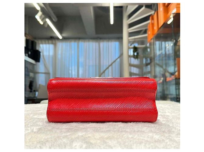 Louis Vuitton Borsa a tracolla e a spalla Epi Twist MM Red Rosso - vista 3