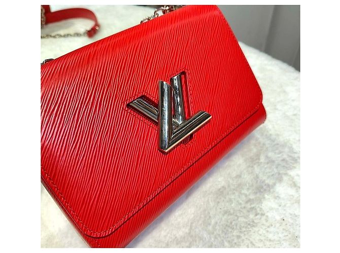 Louis Vuitton Borsa a tracolla e a spalla Epi Twist MM Red Rosso - vista 6