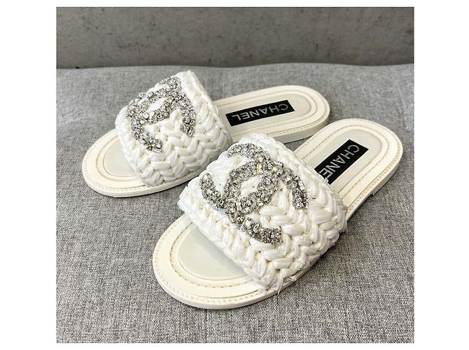 Chanel Sandali e Ciabatte CC Crystal Logo White Bianco - vista 3