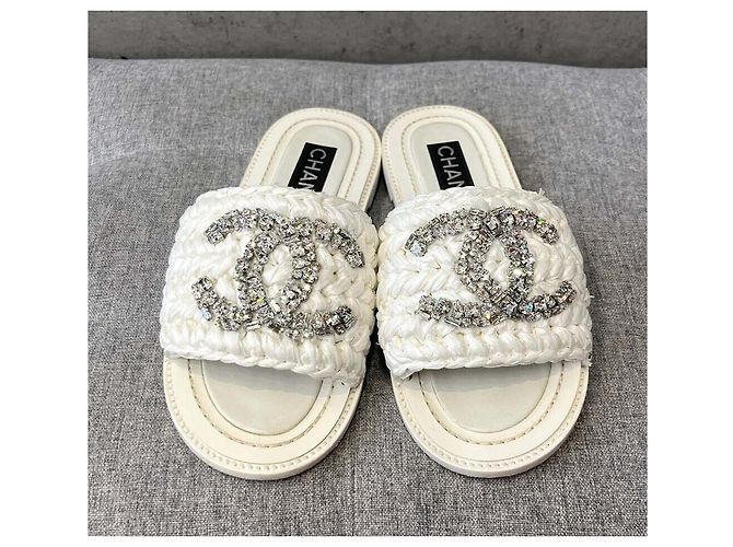Chanel Sandali e Ciabatte CC Crystal Logo White Bianco - vista 4
