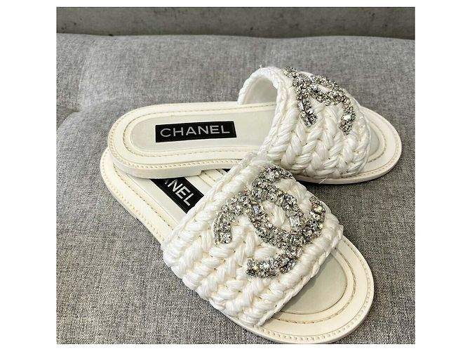 Chanel Sandali e Ciabatte CC Crystal Logo White Bianco - vista 5